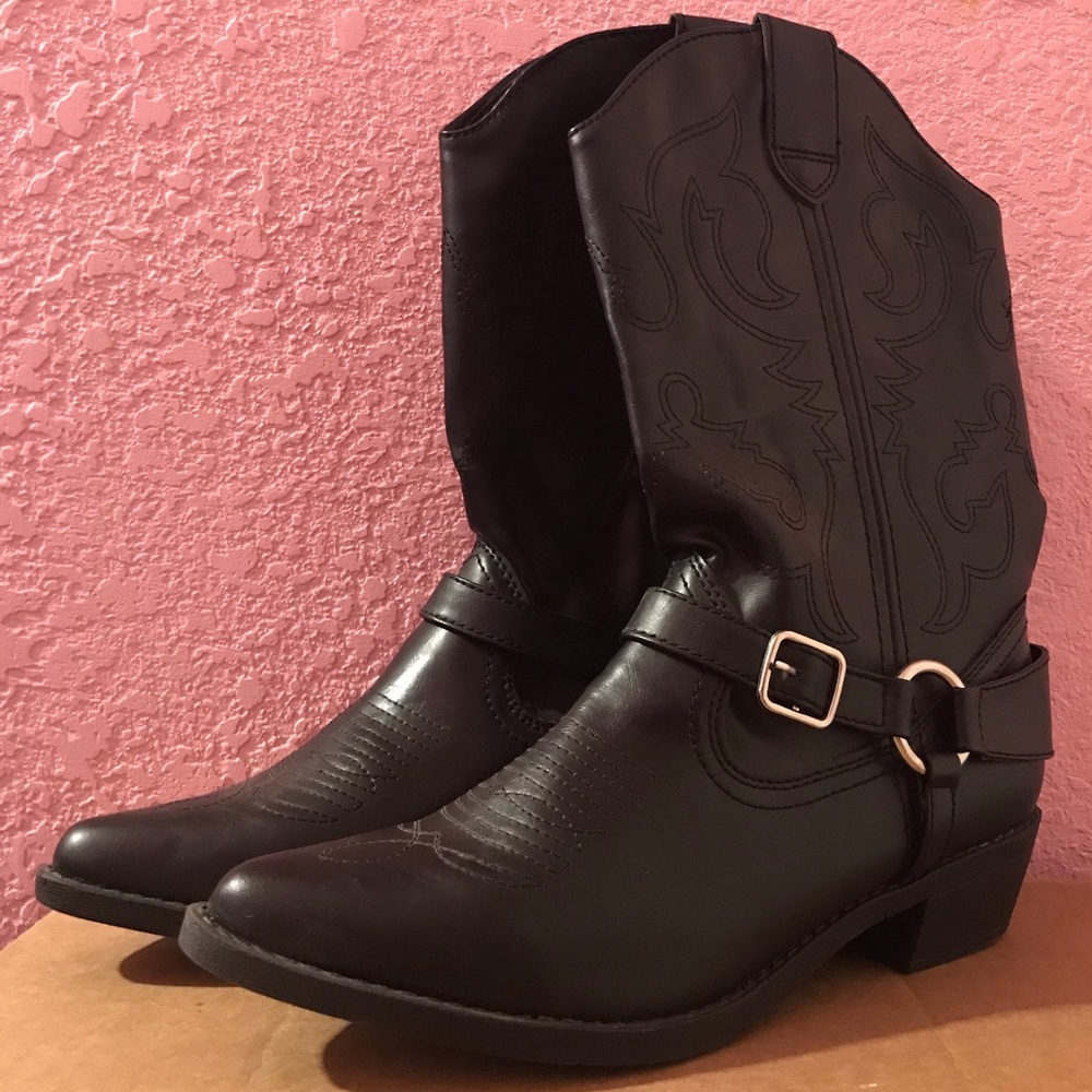 SO Black Cowgirl Style Buckle Boots